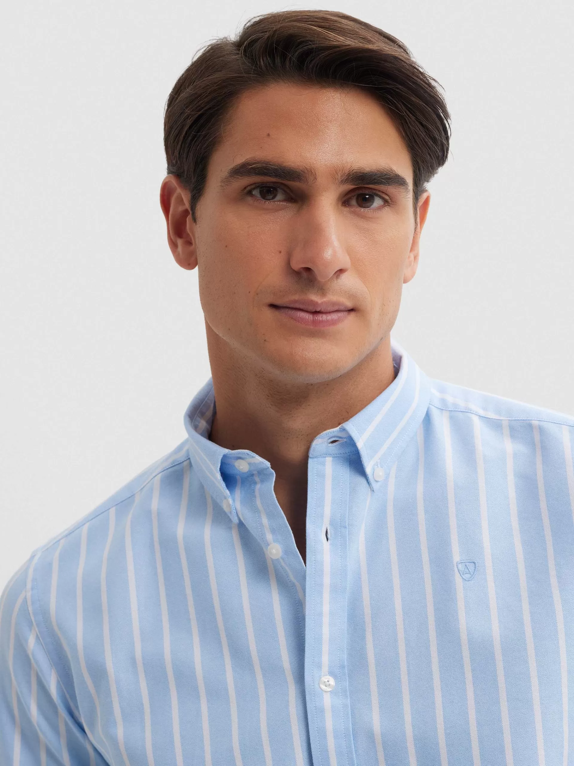 camisa_oxford_classic_azul_3.webp Online Alvaro Moreno CAMISA OXFORD CLASSIC Azul