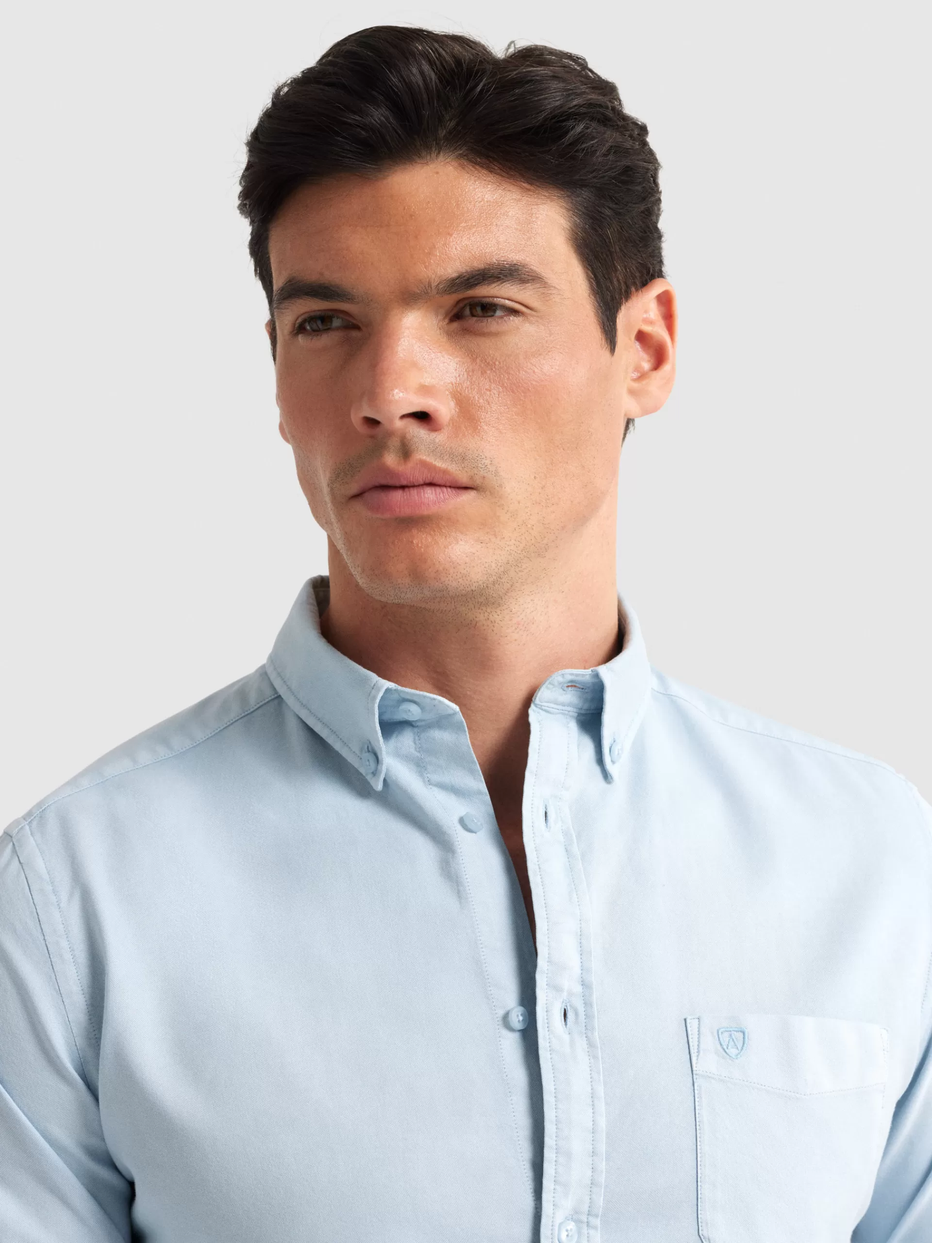 camisa_oxford_pocket_dye_celeste_3.webp Online Alvaro Moreno CAMISA OXFORD POCKET DYE Celeste
