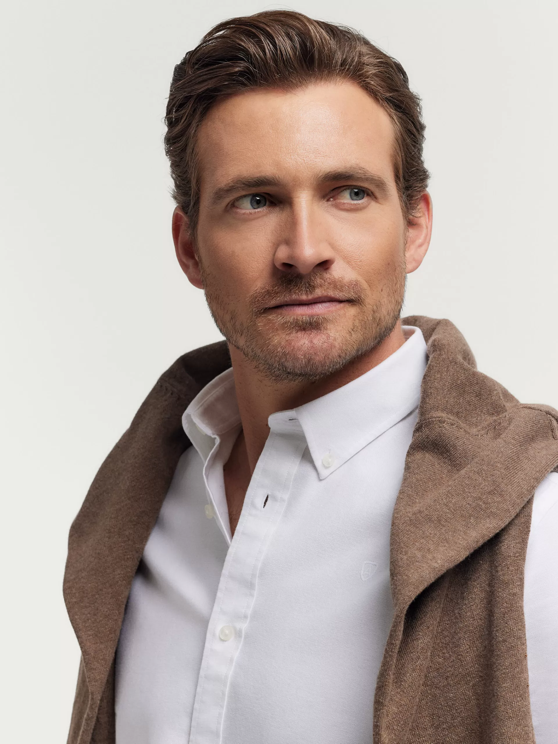 camisa_oxford_solid_blanco_3.webp Best Alvaro Moreno CAMISA OXFORD SOLID Blanco