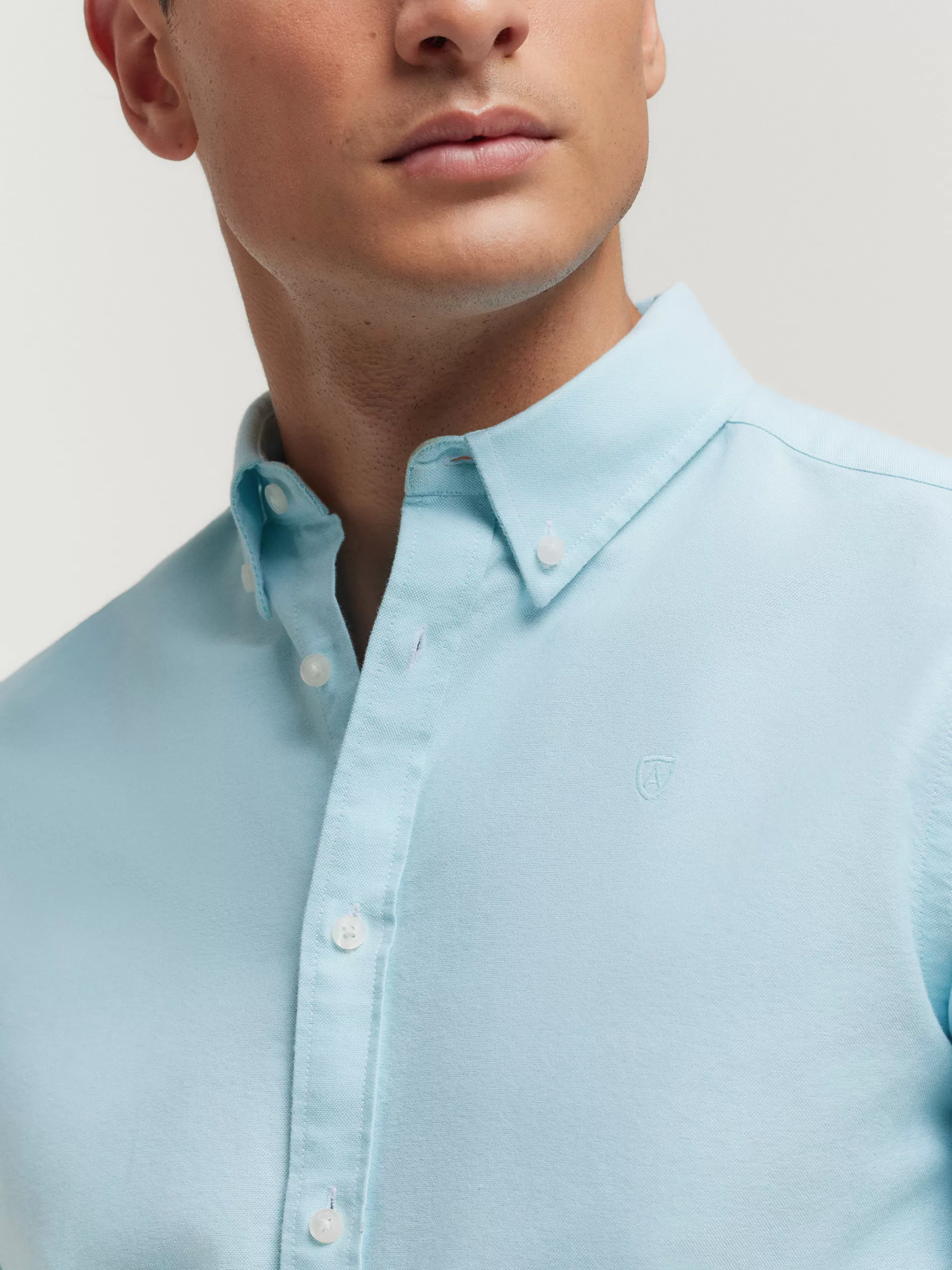 camisa_oxford_solid_verde_agua_3.webp Hot Alvaro Moreno CAMISA OXFORD SOLID Verde Agua