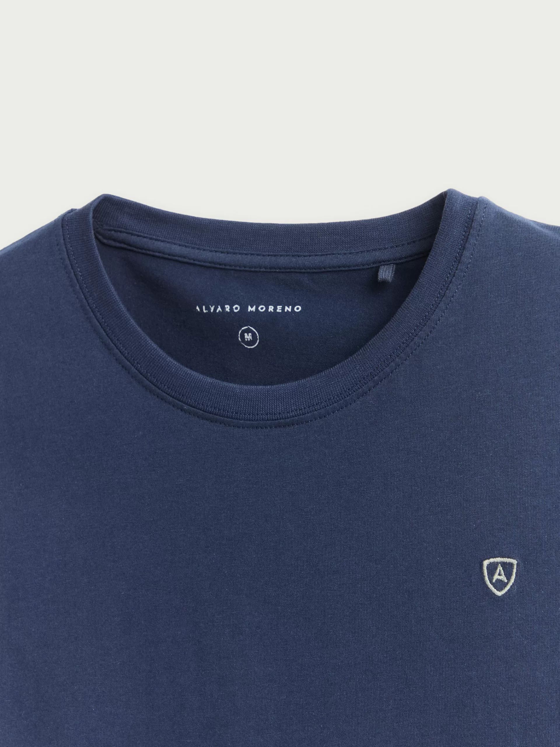 camiseta_basica_azul_marino_6.webp Store Alvaro Moreno CAMISETA BASICA Azul Marino