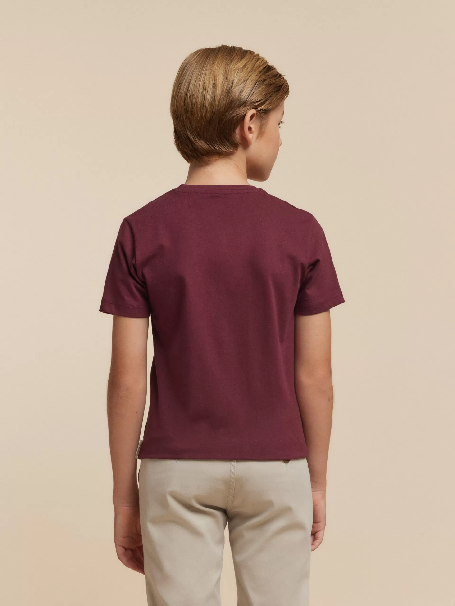 camiseta_basica_kids_burdeos_2.webp Outlet Alvaro Moreno CAMISETA BASICA KIDS Burdeos