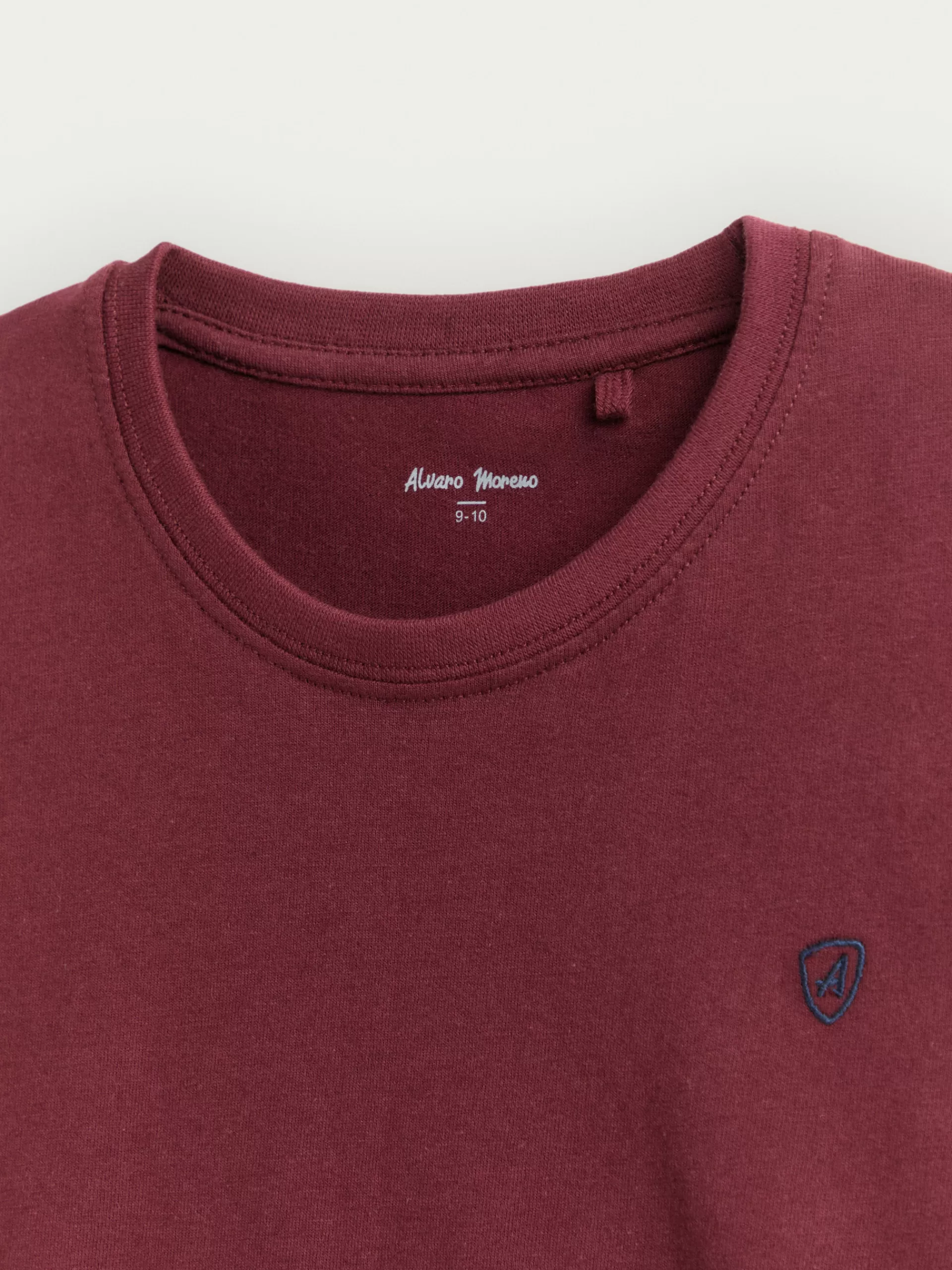camiseta_basica_kids_burdeos_6.webp Outlet Alvaro Moreno CAMISETA BASICA KIDS Burdeos