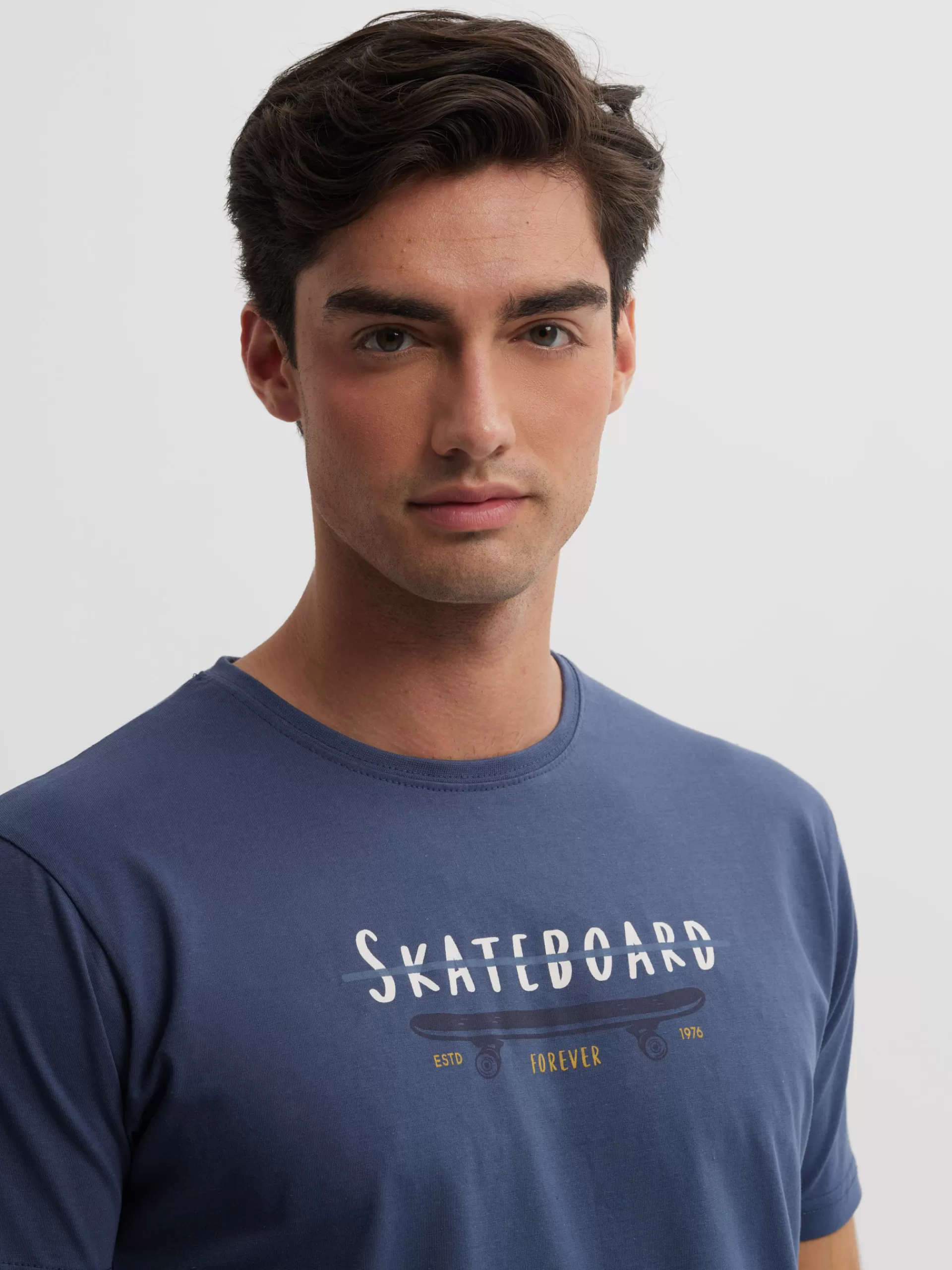 camiseta_skateboard_azul_marino_3.webp Clearance Alvaro Moreno CAMISETA SKATEBOARD Azul Marino