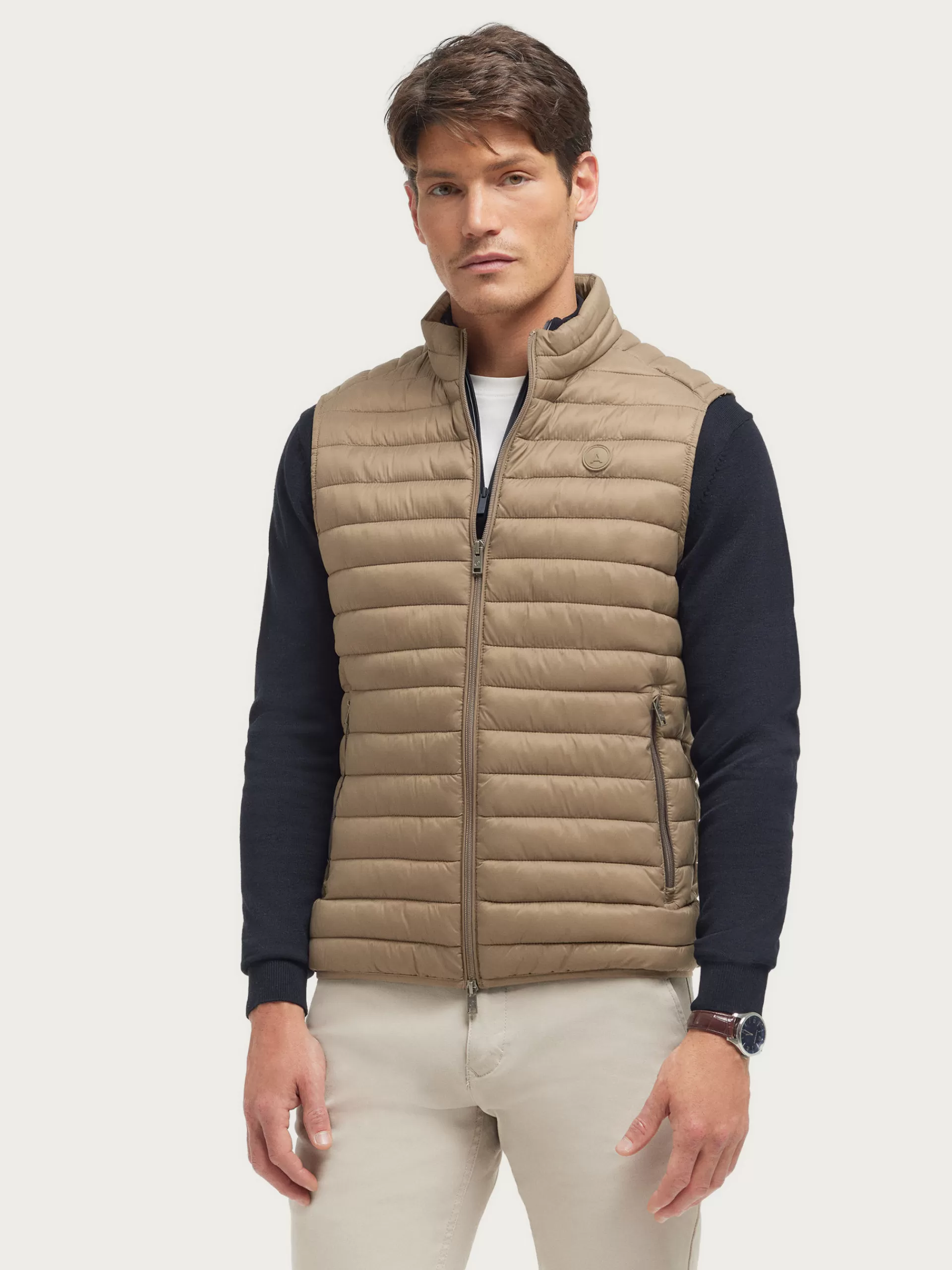 chaleco_denker_camel_3.webp Fashion Alvaro Moreno CHALECO DENKER Camel