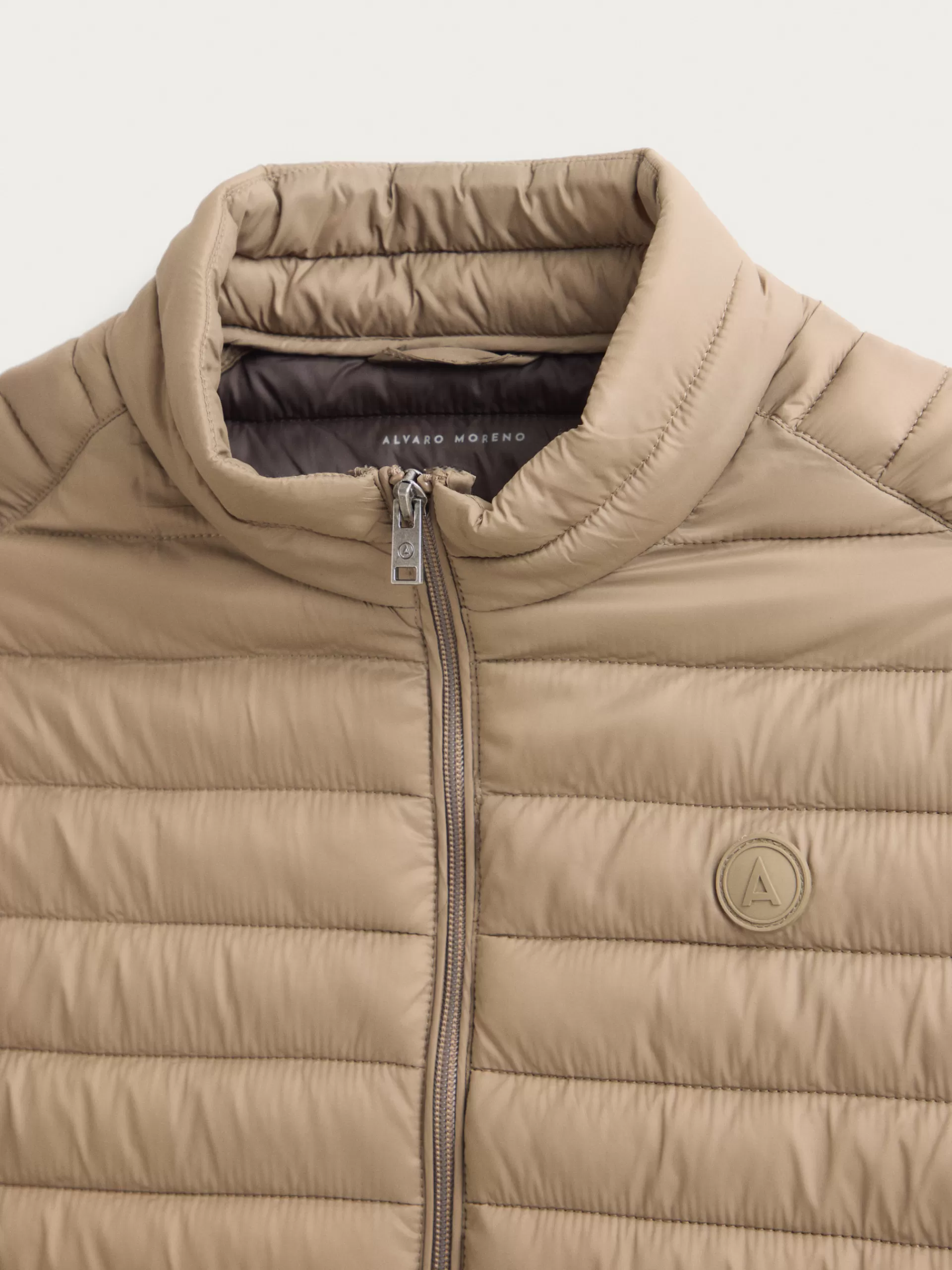 chaleco_denker_camel_9.webp Fashion Alvaro Moreno CHALECO DENKER Camel