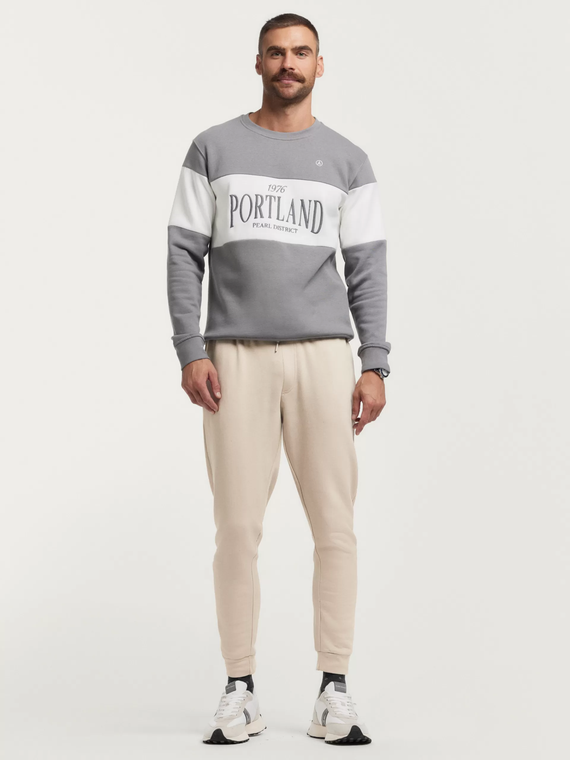 jogger_basic_beige_2.webp Hot Alvaro Moreno JOGGER BASIC Beige